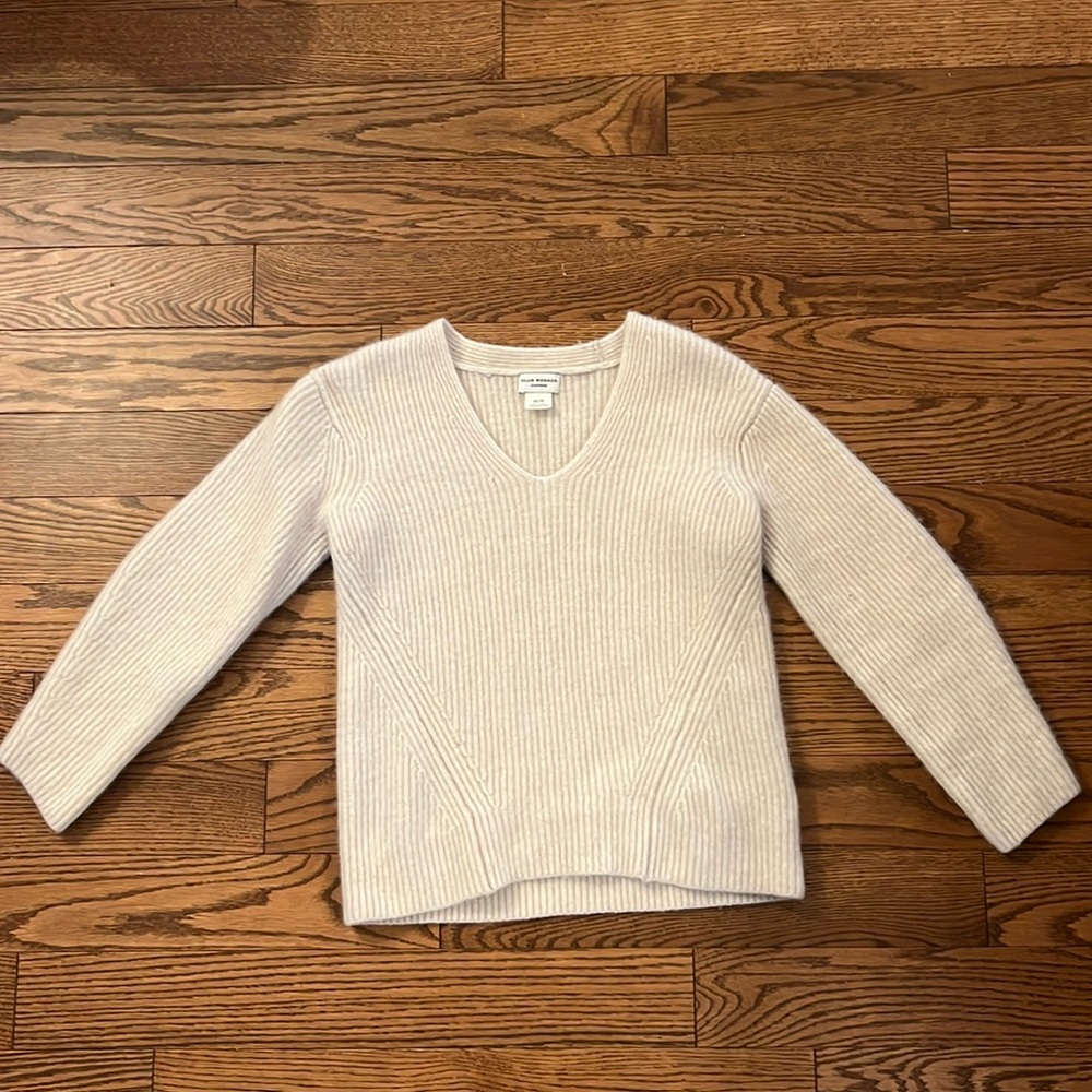 Club Monaco cream soft cashmere V neck sweater